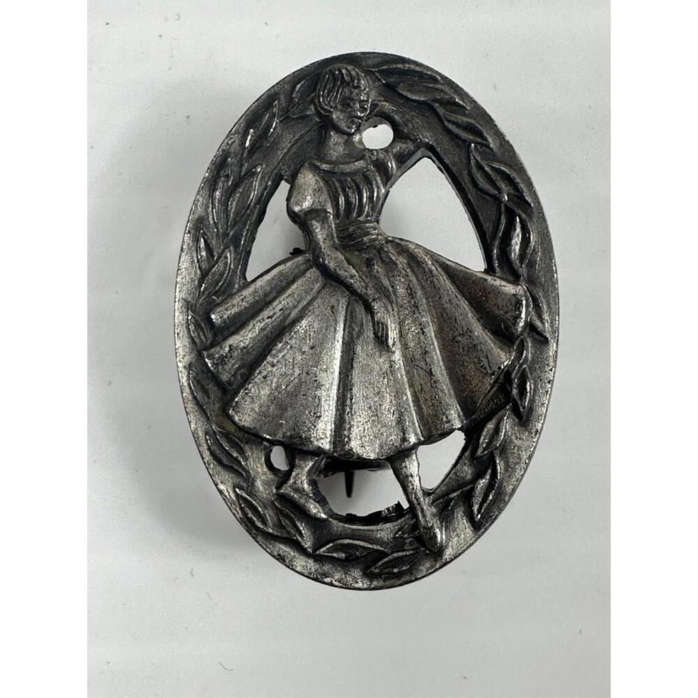 Singer Teenage‎ Dressmaking Contest Qualifier's Award Brooch Pin